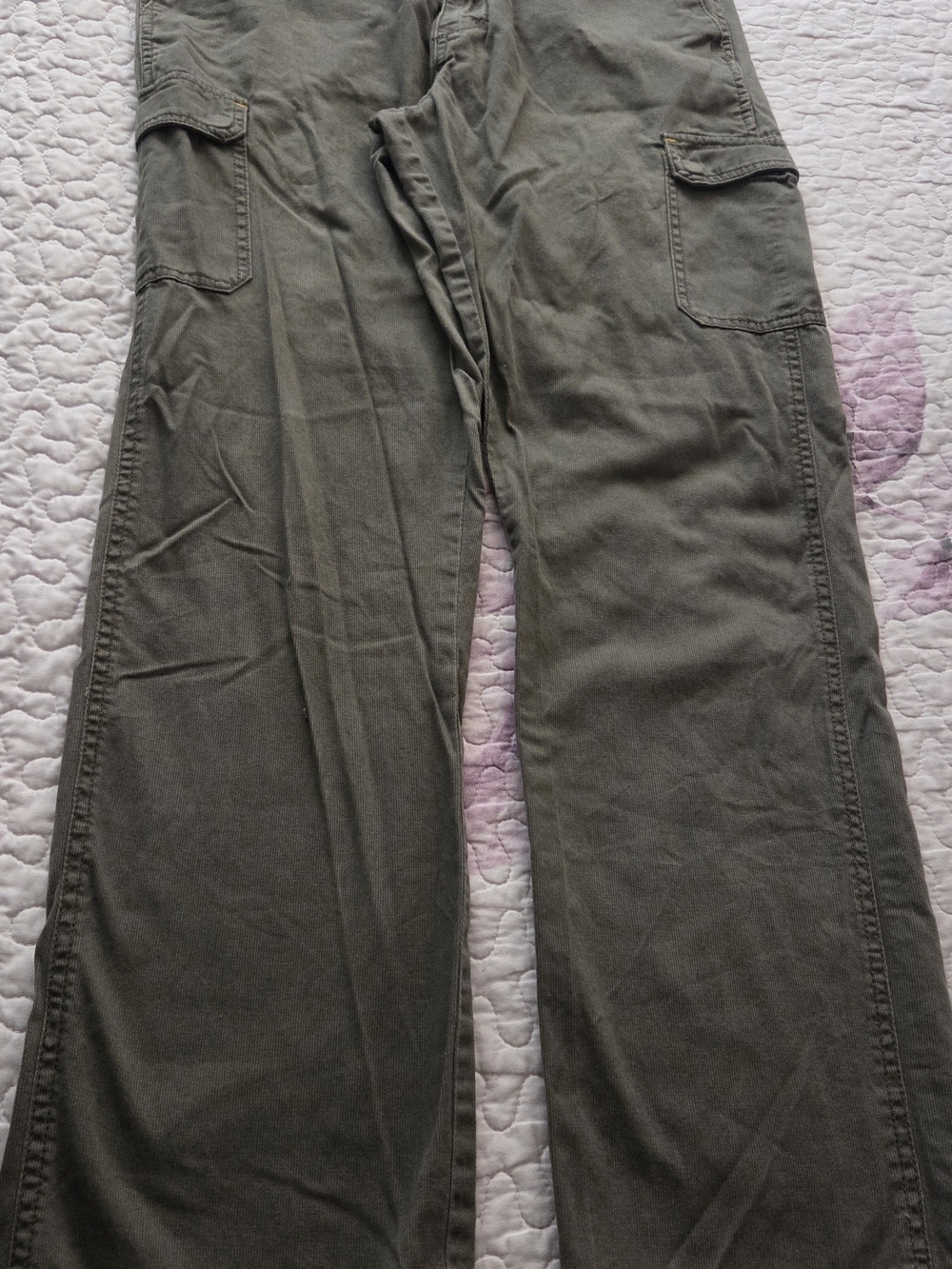 Men's Cargo Pants in Olive with Utility Pockets